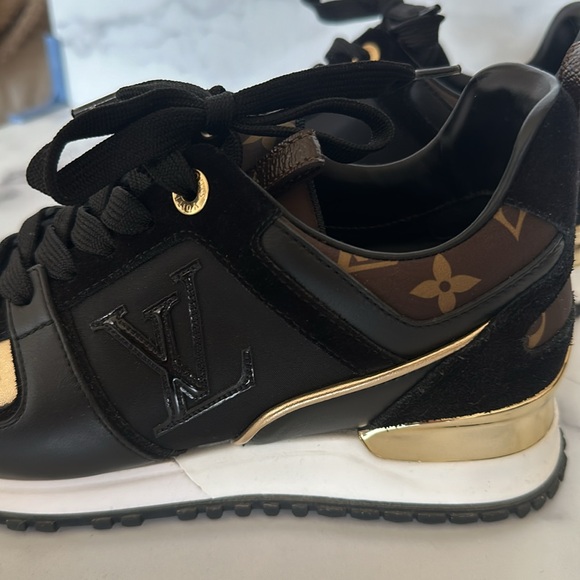 Louis Vuitton Sneakers - Picture 4 of 13